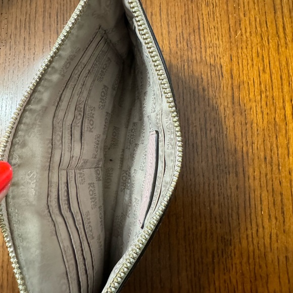 Clutch - Michael Kors clutch soft leather.  Baby pink. Gorgeous! - Picture 4 of 5